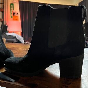Sam Edelman Black Suede Chelsea Boots – Size 7.5 – Block Heel